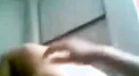Vidéo d'échecs mettant en vedette une fille tamoule aux gros seins et son voisin 0 minute 0 sec