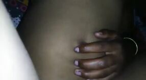 Große Brüste und ein betrügerischer Liebhaber in diesem heißen tamilischen sexvideo 4 min 40 s