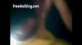 Tamil meisjes pronken met hun grote borsten in een sensuele seks scène 1 min 00 sec