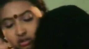 Les gros seins tamouls de Chaz Moway reçoivent l'attention qu'ils méritent dans ce film sexuel 2 minute 30 sec