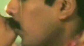 Les gros seins tamouls de Chaz Moway reçoivent l'attention qu'ils méritent dans ce film sexuel 3 minute 50 sec