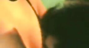 Les gros seins tamouls de Chaz Moway reçoivent l'attention qu'ils méritent dans ce film sexuel 4 minute 10 sec