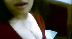 Wunderschönes tamilisches Sexvideo mit großen Titten und einem sinnlichen Blowjob 3 min 00 s