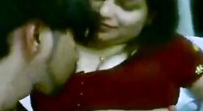 Wunderschönes tamilisches Sexvideo mit großen Titten und einem sinnlichen Blowjob 3 min 20 s