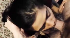 Belle vidéo de fellation tamoule mettant en vedette sa fille embrassant et buvant du sperme 0 minute 0 sec
