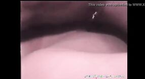 એક ચેસ જમાનાની પોર્ન વિડિઓ એક છેતરપિંડી ભારતીય માણસ દર્શાવતા 2 મીન 00 સેકન્ડ