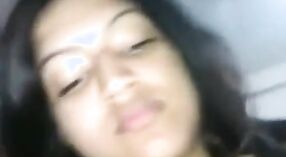Seksowna dziewczyna z Coimbatore brudzi się w basenie w tym filmie porno 12 / min 20 sec