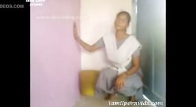 আইয়ার চ্যাপি ওল, একটি সুন্দর তামিল কলেজের মেয়ে, এই গরম ভিডিওতে পুলের সাথে দাবা খেলতে উপভোগ করে 1 মিন 30 সেকেন্ড