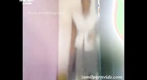 আইয়ার চ্যাপি ওল, একটি সুন্দর তামিল কলেজের মেয়ে, এই গরম ভিডিওতে পুলের সাথে দাবা খেলতে উপভোগ করে 2 মিন 00 সেকেন্ড
