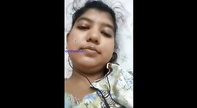 Tamil bocah-bocah wadon karo amba susu ing panas porno video 1 min 40 sec