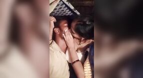 Тамильские секс-скандалы: смотрите Поллачи Виллаке в действии 0 минута 0 сек