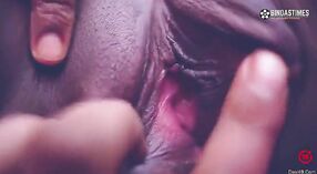 Video seks bibi besar Tamil yang menampilkan Devidia 5 min 20 sec