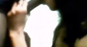 Тамильские сексуальные скандалы Гудалу Дези с горячим видео с пирсингом и спермой 2 минута 40 сек