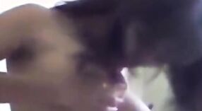 Une fille de Coimbatore se déshabille et suce les bites des autres filles dans une vidéo nue chaude 1 minute 50 sec