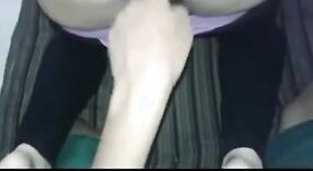 タミルの美しさのカジャルキラルクティは、このセクシーなビデオで降りて汚い 1 分 20 秒