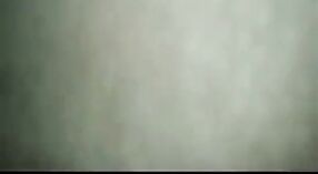 タミルの美しさのカジャルキラルクティは、このセクシーなビデオで降りて汚い 0 分 50 秒