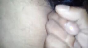 Holen Sie sich Ihre Fülle von Sperma mit diesem tamilischen Sex-Talk-Video 3 min 40 s