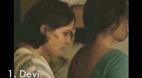 Chicas universitarias gay exploran su sexualidad en este sensual video 4 mín. 40 sec