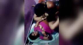 La vidéo de sexe de la Grande tante de Villupuram Mallu Sari est à voir absolument 1 minute 40 sec