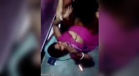 La vidéo de sexe de la Grande tante de Villupuram Mallu Sari est à voir absolument 4 minute 00 sec