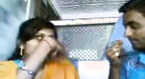 Mooi tamil video van student masseren salem ' s borsten 2 min 00 sec