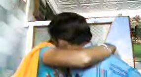 Piękny tamil wideo student masowanie Salem ' s piersi 3 / min 10 sec