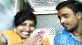 Красивое тамильское видео, на котором студентка массирует грудь Салем 4 минута 00 сек