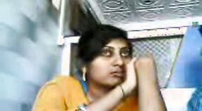 Красивое тамильское видео, на котором студентка массирует грудь Салем 0 минута 0 сек