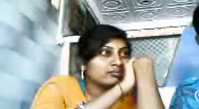 Красивое тамильское видео, на котором студентка массирует грудь Салем 0 минута 30 сек