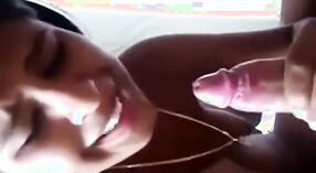Gadis Desi karo seksi bilujubi nikmati cum-kapenuhan ngombe ing video porno 1 min 50 sec