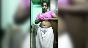 Красивая тамильская тетушка в обнаженном виде показывает 2 минута 20 сек