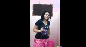 Bibi Tamil Badin Saka Coimbatore dadi wuda lan main catur ing video 8 min 20 sec