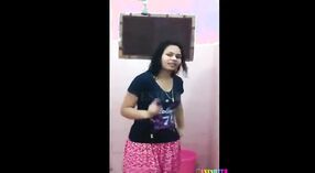 Tamil Tante Badin uit Coimbatore wordt naakt en speelt schaak in video 8 min 20 sec