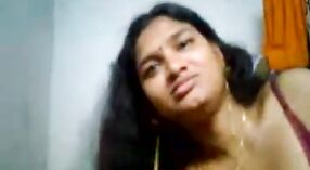 Piękna Tamil żona Salem Basen Sappi w łaźni parowej wideo 6 / min 20 sec