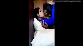 Piękny Tamil XXX wideo z udziałem całowanie i przytulanie 0 / min 0 sec