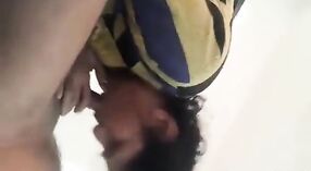 Belle tante tamoule dans une vidéo de baisers torrides 2 minute 50 sec