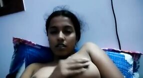 Tamil bocah-bocah wadon karo amba susu ing uap catur video 3 min 00 sec
