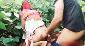 Prawdziwy tajski seks wideo z a Tamil Aunty w The Farmhouse 0 / min 30 sec