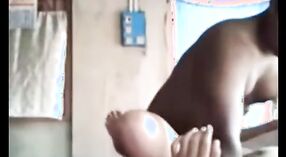 Seorang teman dari Coimbatore merekam dirinya merendahkan istrinya dalam sebuah video panas 3 min 00 sec
