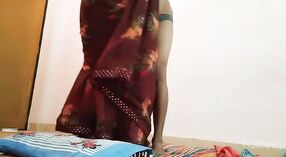 Echt seks video van een Tamil mam indulging in haar desires 1 min 40 sec