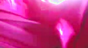 अश्लील व्हिडिओमध्ये तामिळ पत्नीची कला प्रेमीशी कामुक चकमकी 1 मिन 00 सेकंद