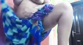 Nacktes Video einer schönen tamilischen Tante mit großer Muschi 1 min 00 s