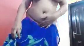 Video Desnudo de una Hermosa Tía Tamil con Gran Coño 3 mín. 00 sec
