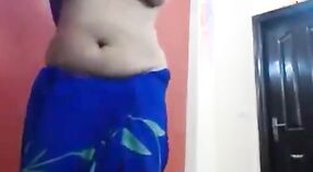 Nacktes Video einer schönen tamilischen Tante mit großer Muschi 0 min 0 s