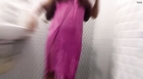 Video seks kamar mandi telanjang bibi Tamil di Chennai 0 min 40 sec
