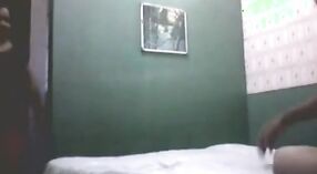 Một chàng trai trẻ nghịch ngợm với bạn cùng phòng của mình trong video nóng bỏng này 3 tối thiểu 20 sn