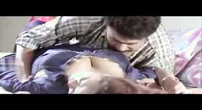 Buharlı bir sahnede seksi Tamil aktris Shaquila ve Cuma 3 dakika 20 saniyelik