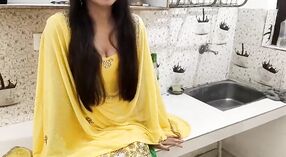 Thaise Huisvrouw Hada Schaken indulges in steamy Keuken Seks 1 min 40 sec