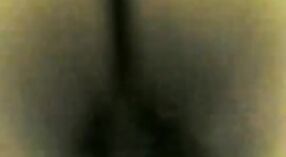 அழகான தமிழ் பெண் சேலம் கீழே இறங்கி, வீட்டில் ஆபாசத்தில் அழுக்காகி 3 நிமிடம் 30 நொடி