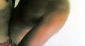 அழகான தமிழ் பெண் சேலம் கீழே இறங்கி, வீட்டில் ஆபாசத்தில் அழுக்காகி 0 நிமிடம் 30 நொடி